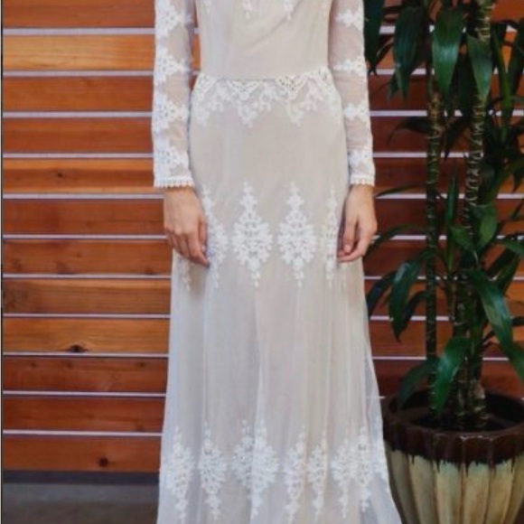 Elegant Boho Lace Long Sleeve Wedding Dress - Picture 2 of 5